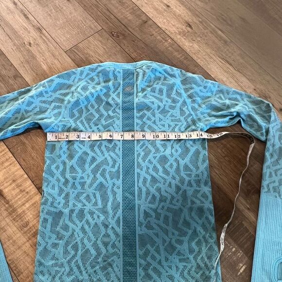 LULULEMON Run Swiftly Tech Long
Sleeve Shirt Seawheeze Blue Print 6 RARE - Picture 4 of 5